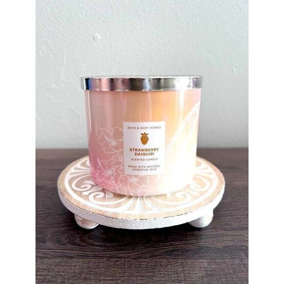 Bath And Body Works STRAWBERRY DAIQUIRI Candle BBW Home Fragrance New - Picture 1 of 4